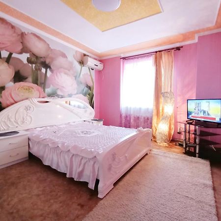 クロプィウヌィーツィクィイШевченко 1アパートメント エクステリア 写真